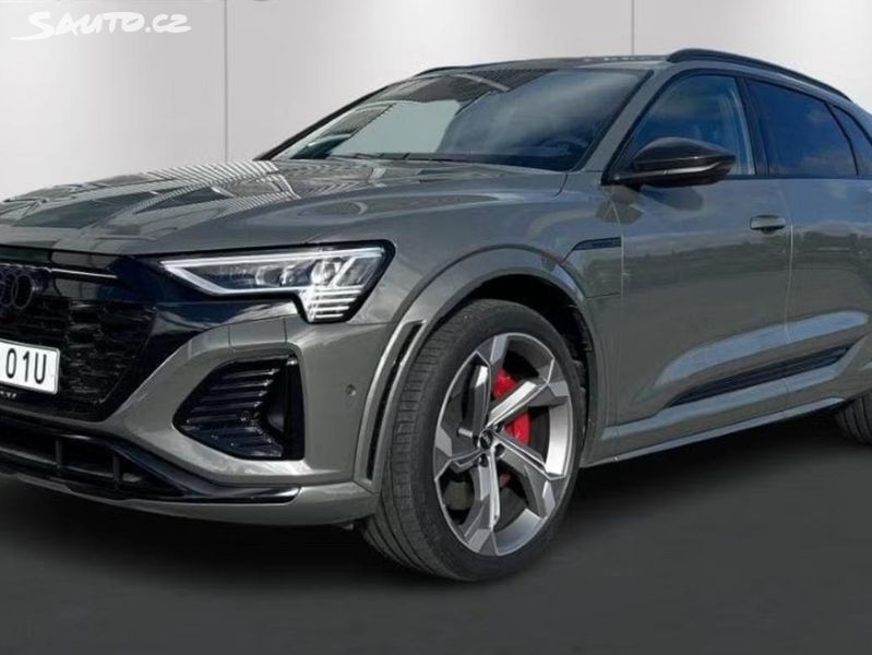 Audi SQ8, e-tron Q 360 HuD 4 zóny Matrix